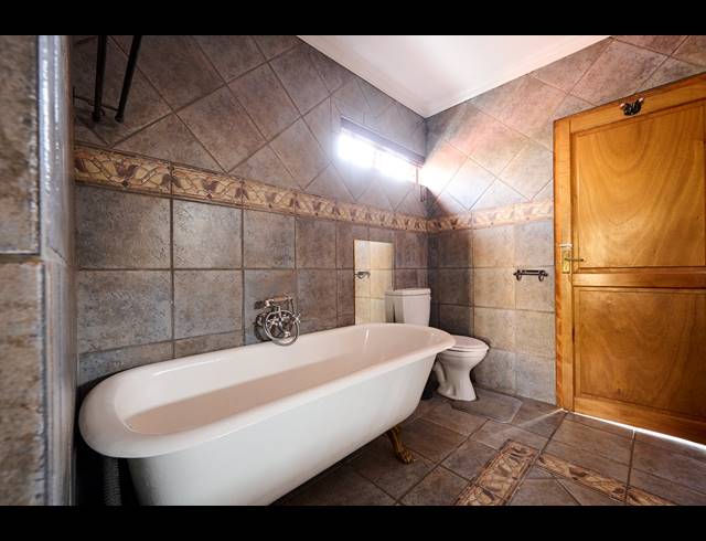 4 BEDROOM HOUSE FOR SALE IN KYALAMI HILLS